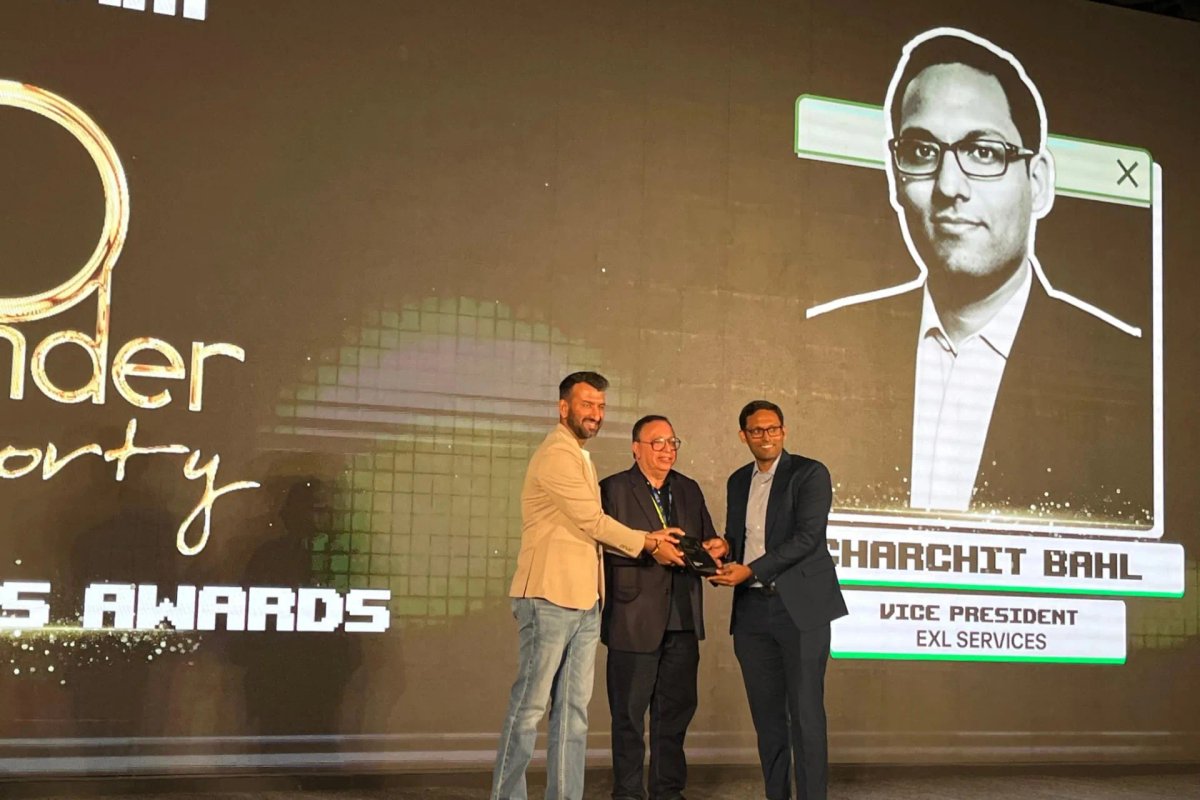 Charchit Bahl receiving the 40 Under 40 award