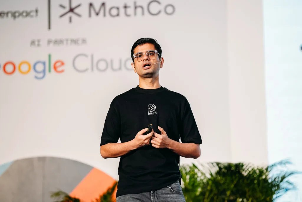Keynote speaker addressing MLDS developers
